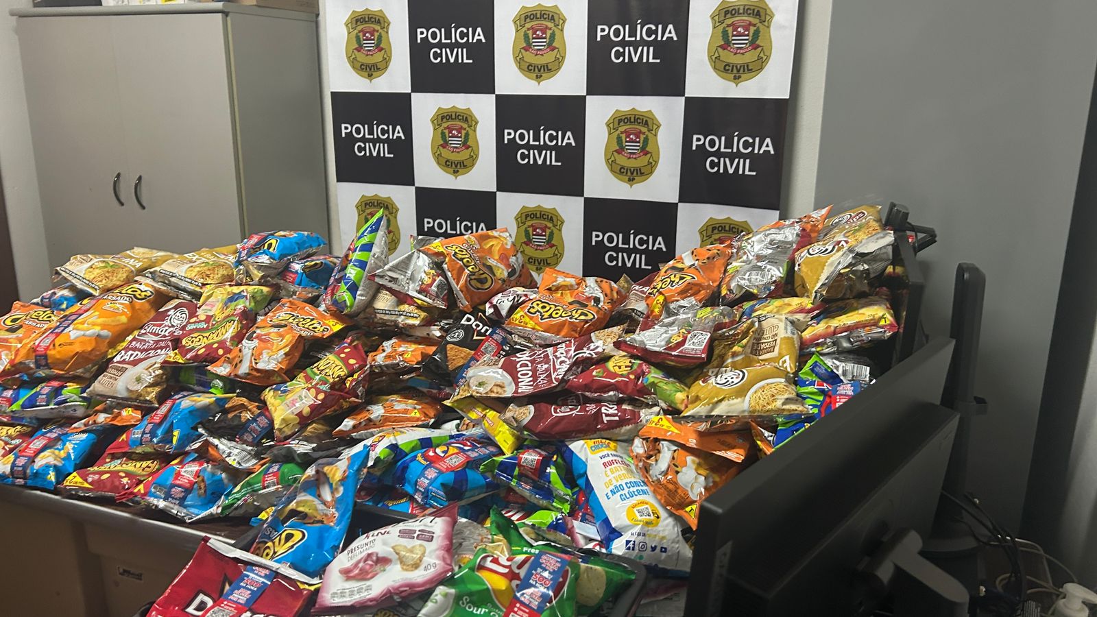 Ex-funcionários são presos suspeitos por roubo de armas em transportadora