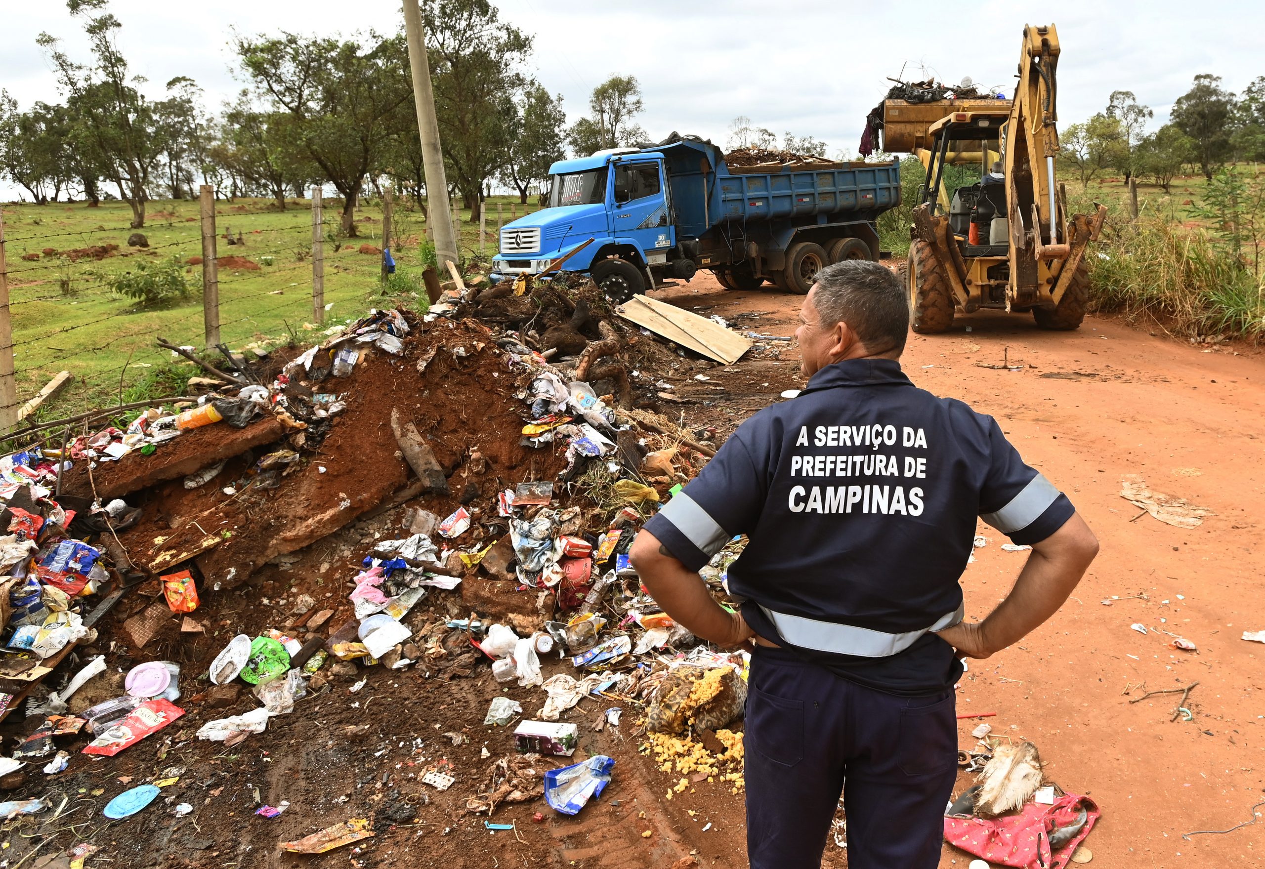 Mais de 5 toneladas de lixo já foram retiradas do entorno do Aeroporto de Viracopos