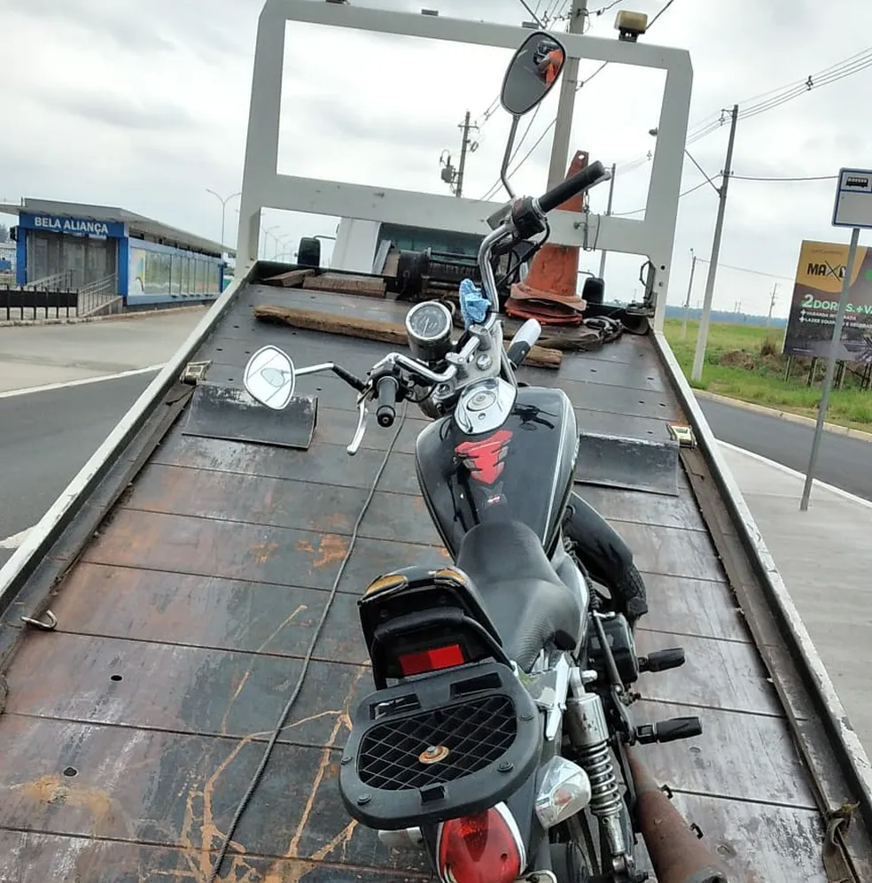Moto é apreendida com R$ 138 mil em multas atrasadas 