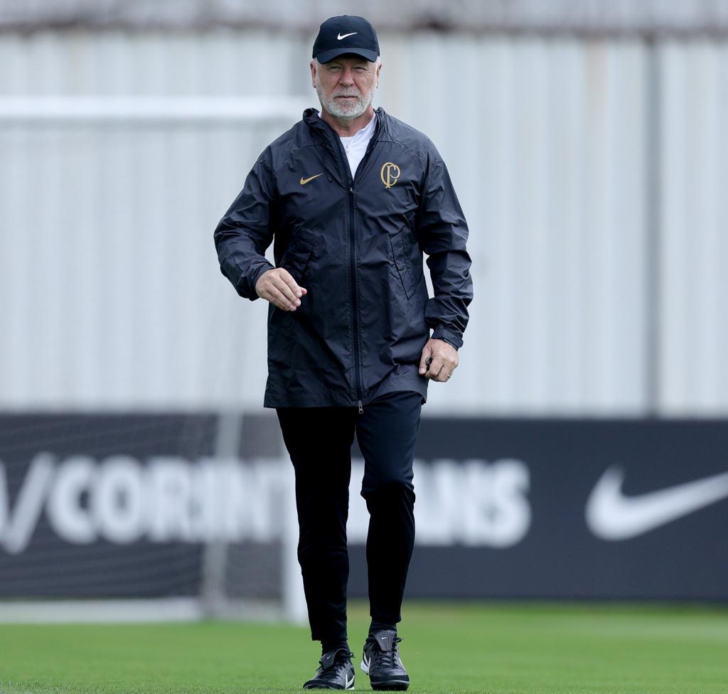 Técnico Mano Menezes fala em evolução do Corinthians na sequencia do Brasileirão