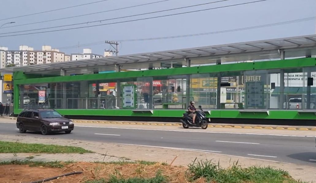 Av. das Amoreiras é recordista em multas por uso irregular de faixas de ônibus
