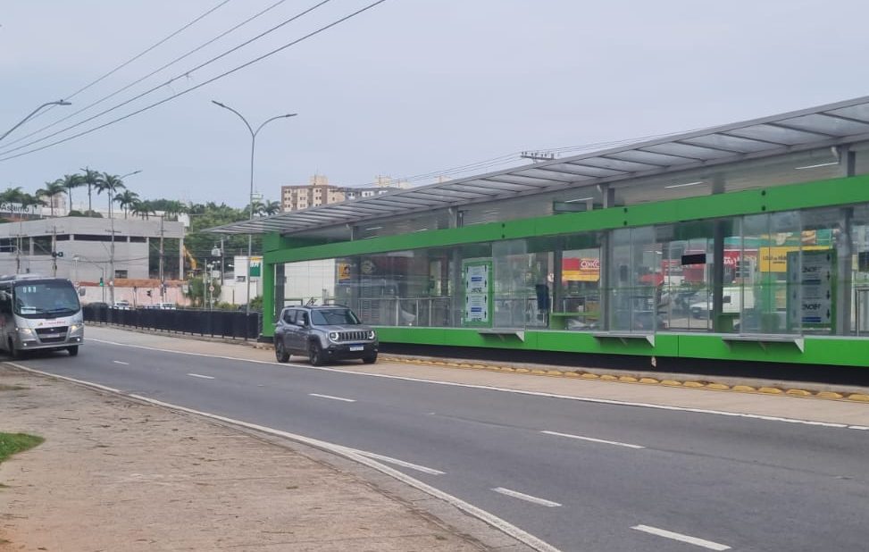 Av. das Amoreiras é recordista em multas por uso irregular de faixas de ônibus