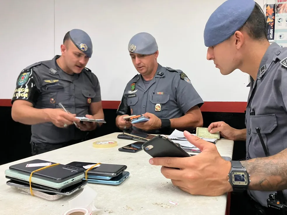 Dois são presos com mais de 120 celulares furtados e roubados no Centro