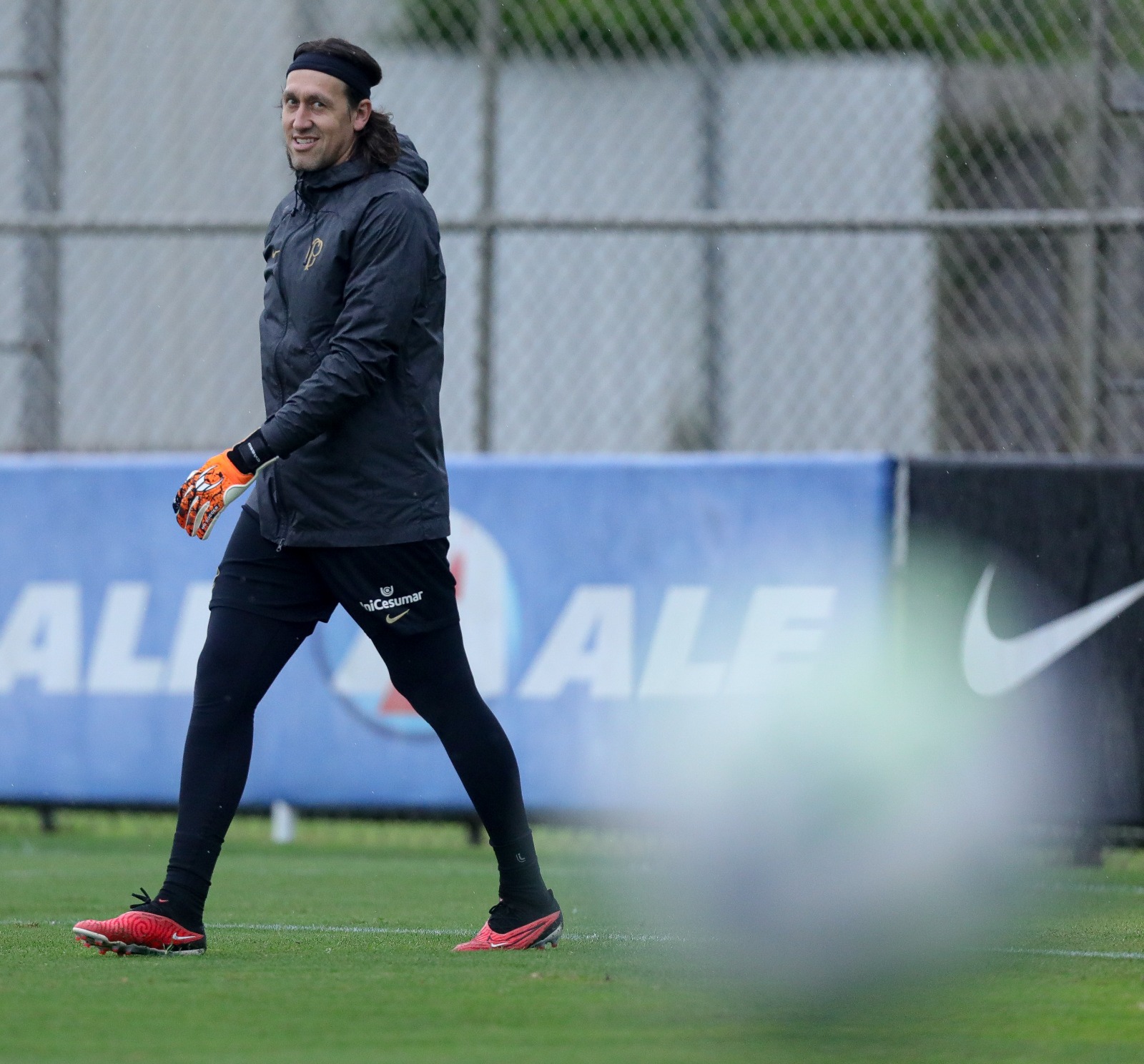 Corinthians recebe o Athletico-PR para tentar se distanciar da zona de rebaixamento