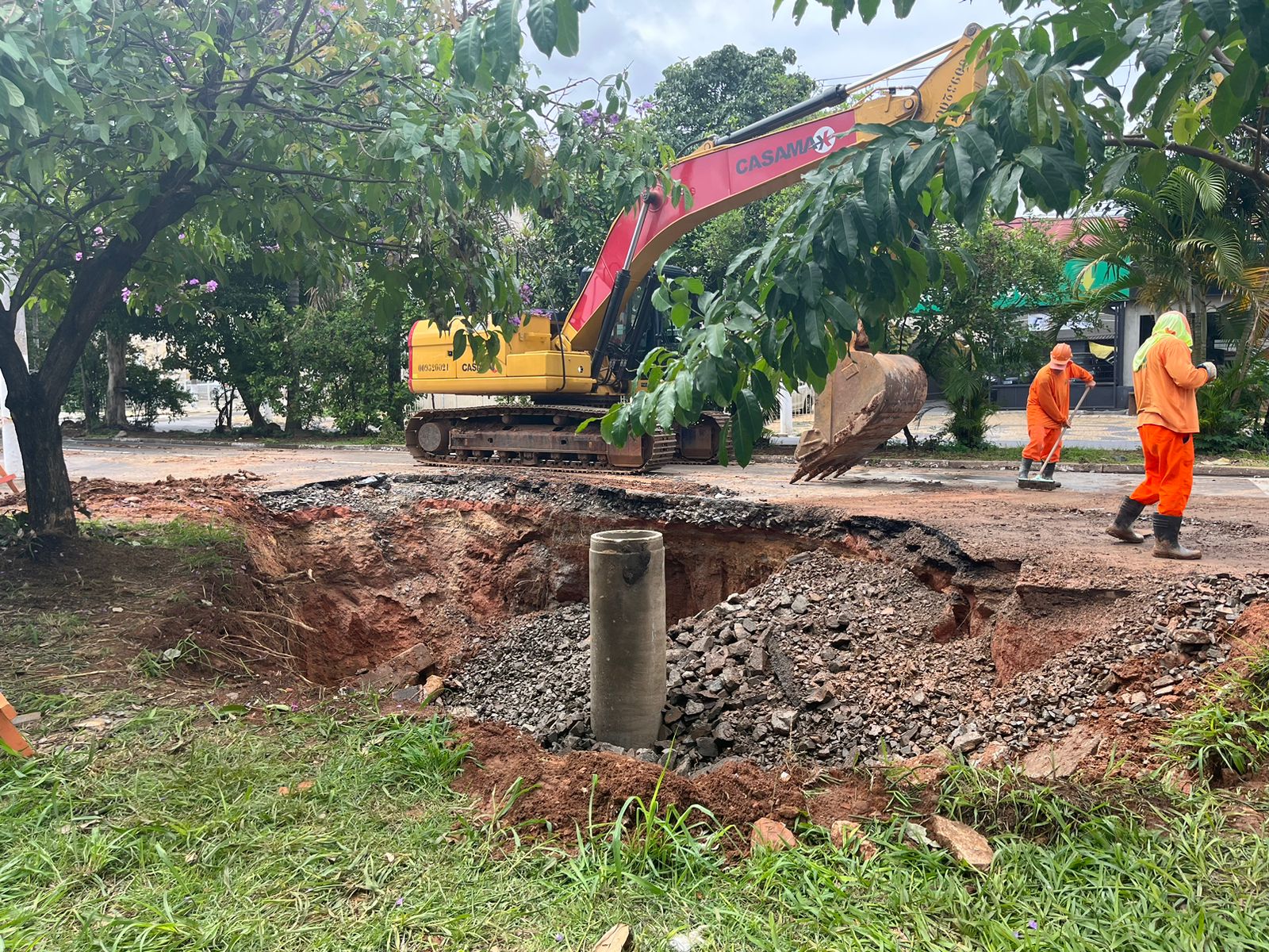 Cratera na Av. Jorge Tibiriçá deve ser fechada apenas na semana que vem 