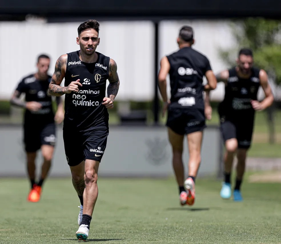 Diretoria do Corinthians renova vínculo com atacante Gustavo Mosquito ...