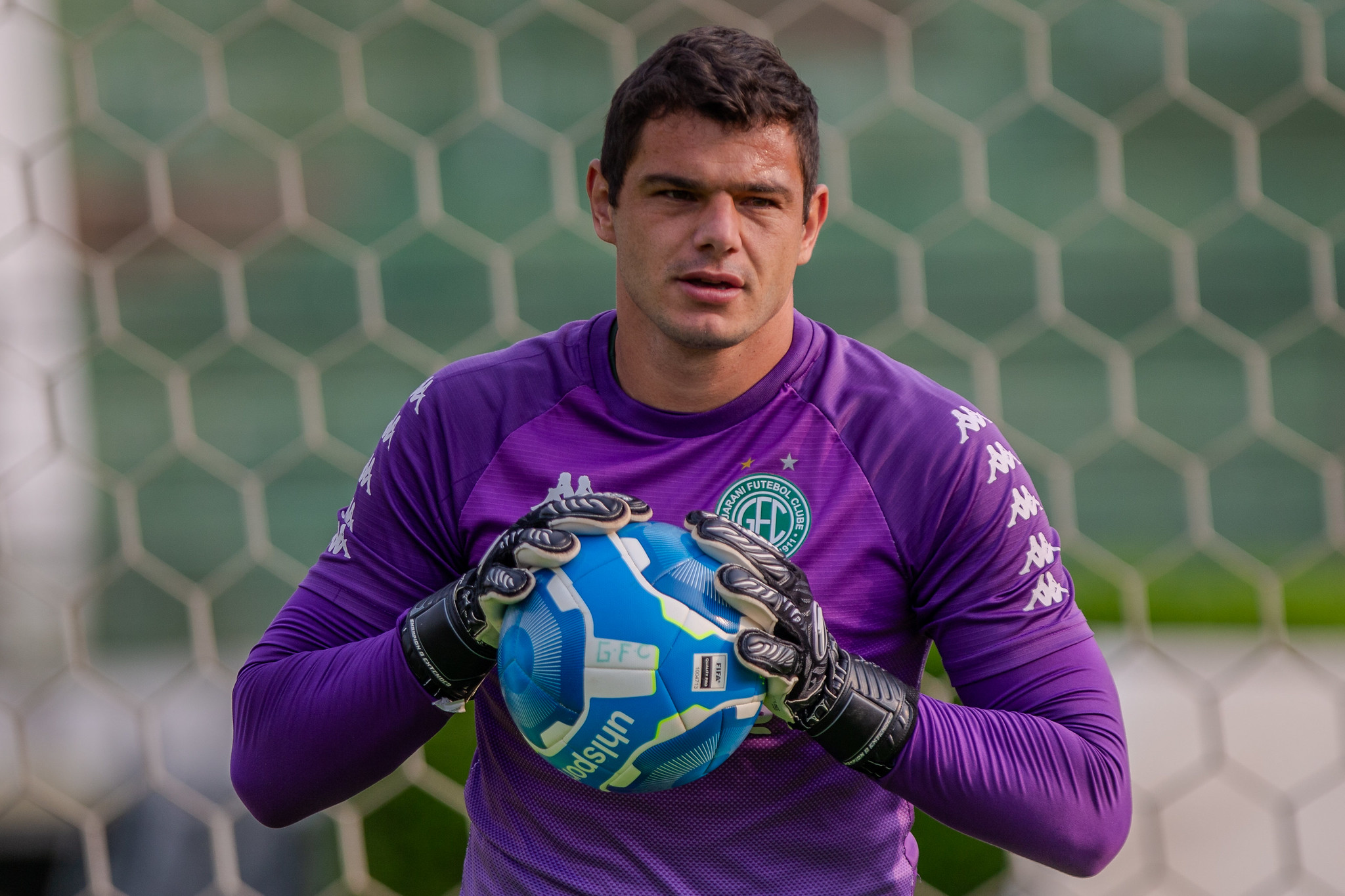 Douglas Borges passa por cirurgia e desfalca o Guarani contra o Atlético-GO