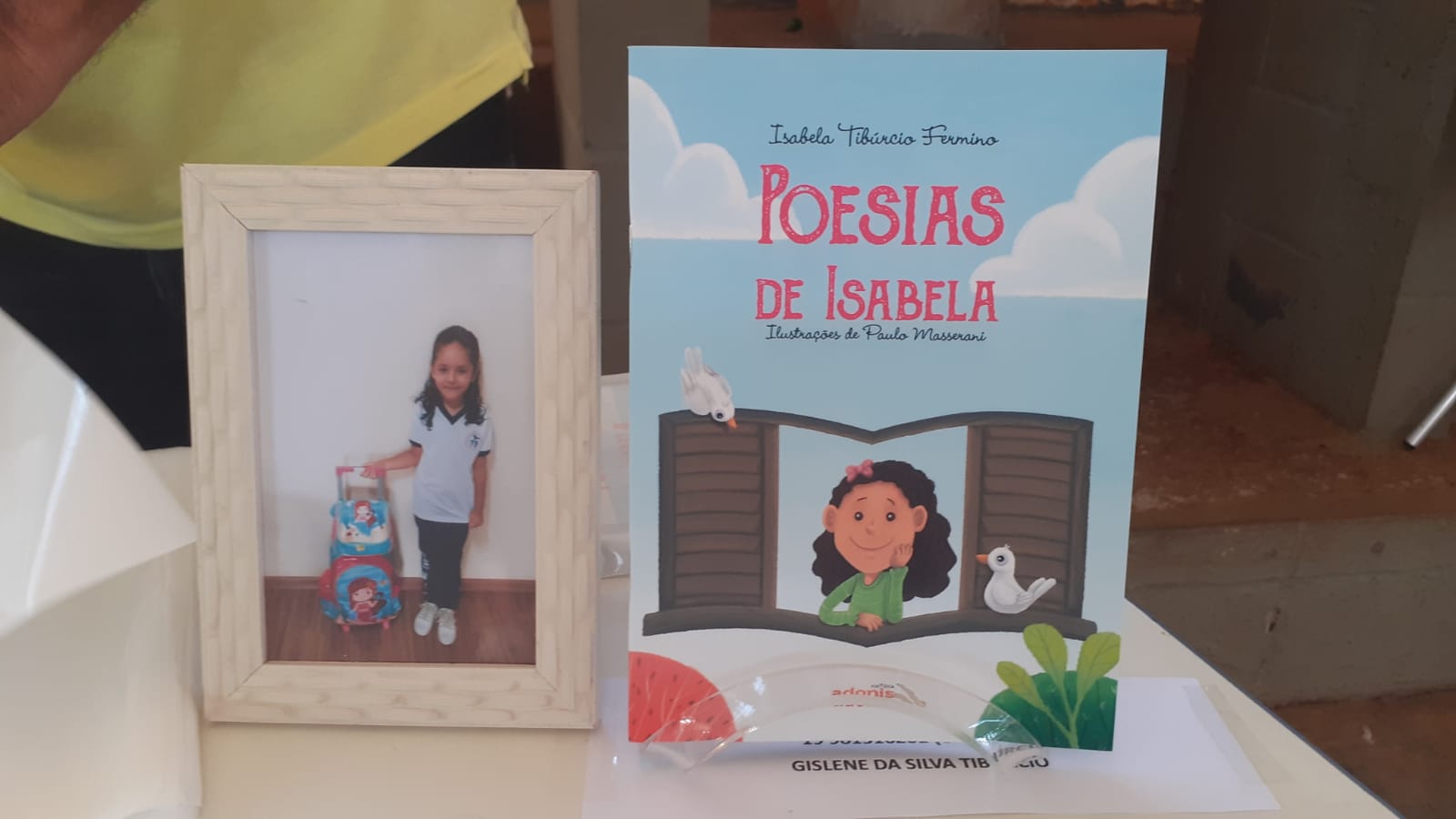 Família lança livro de poesias escritas por criança vítima de tragédia no Taquaral