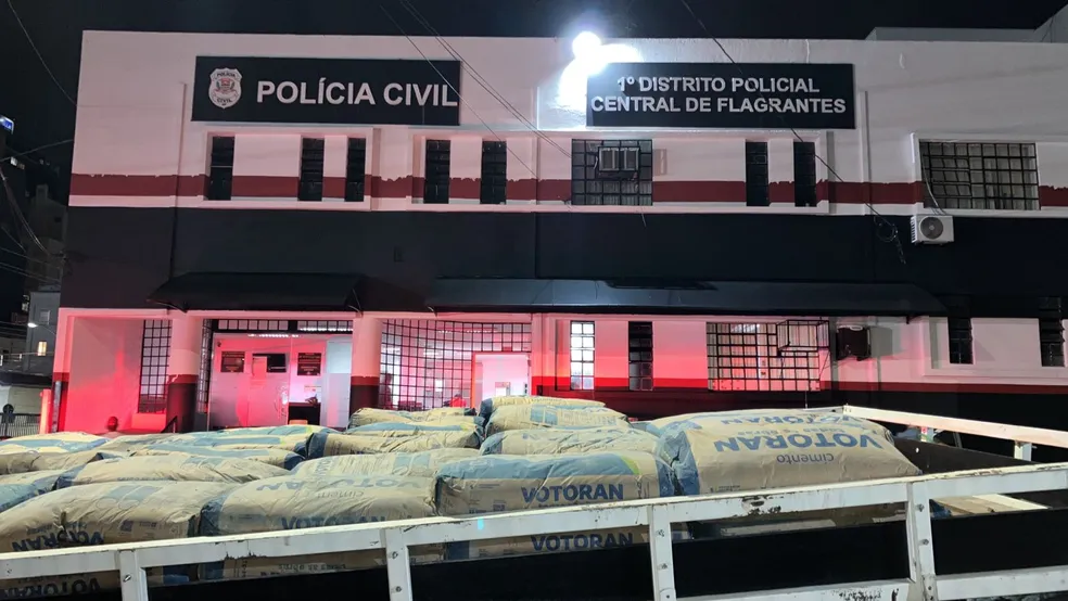 Oito pessoas são detidas furtando cimento de um canteiro de obras em Campinas