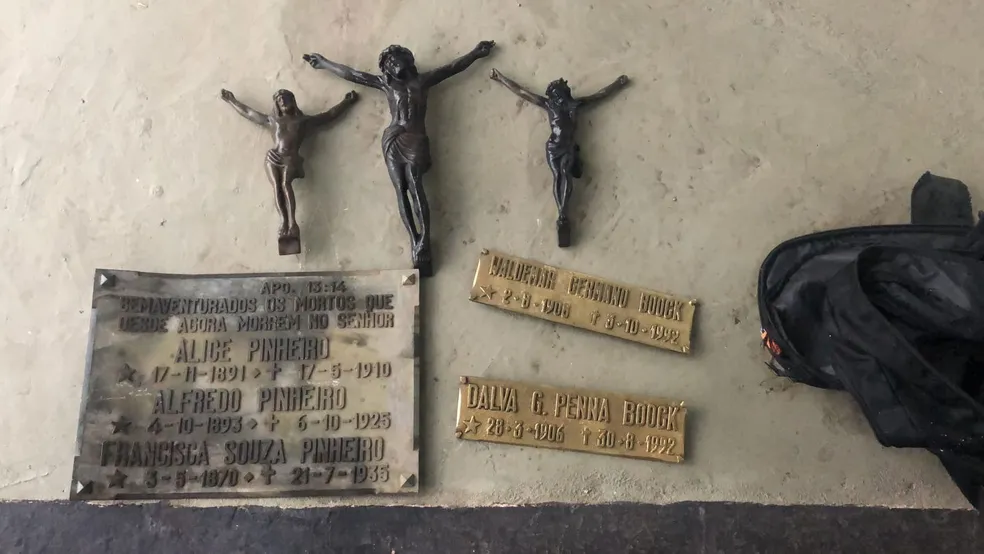 Homem é preso com objetos de bronze furtados do Cemitério da Saudade