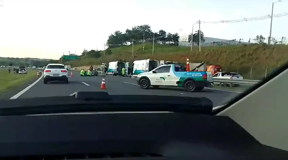 Homem morre atropelado por carro na Rodovia D. Pedro I
