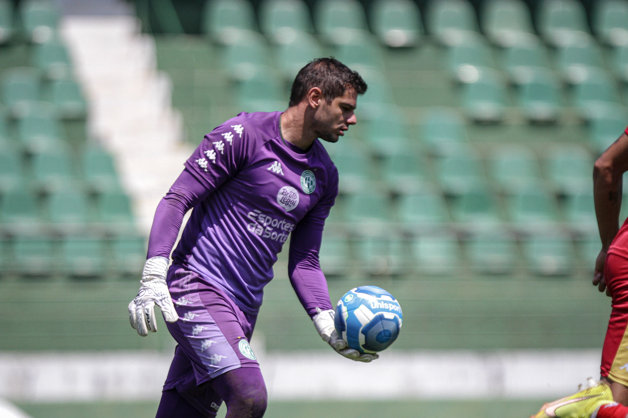 Invicto na meta titular do Guarani, Douglas Borges projeta decisões até o fim da Série B