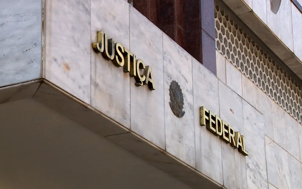 Justiça determina prisão de pai que levou filho sem autorização para o Egito
