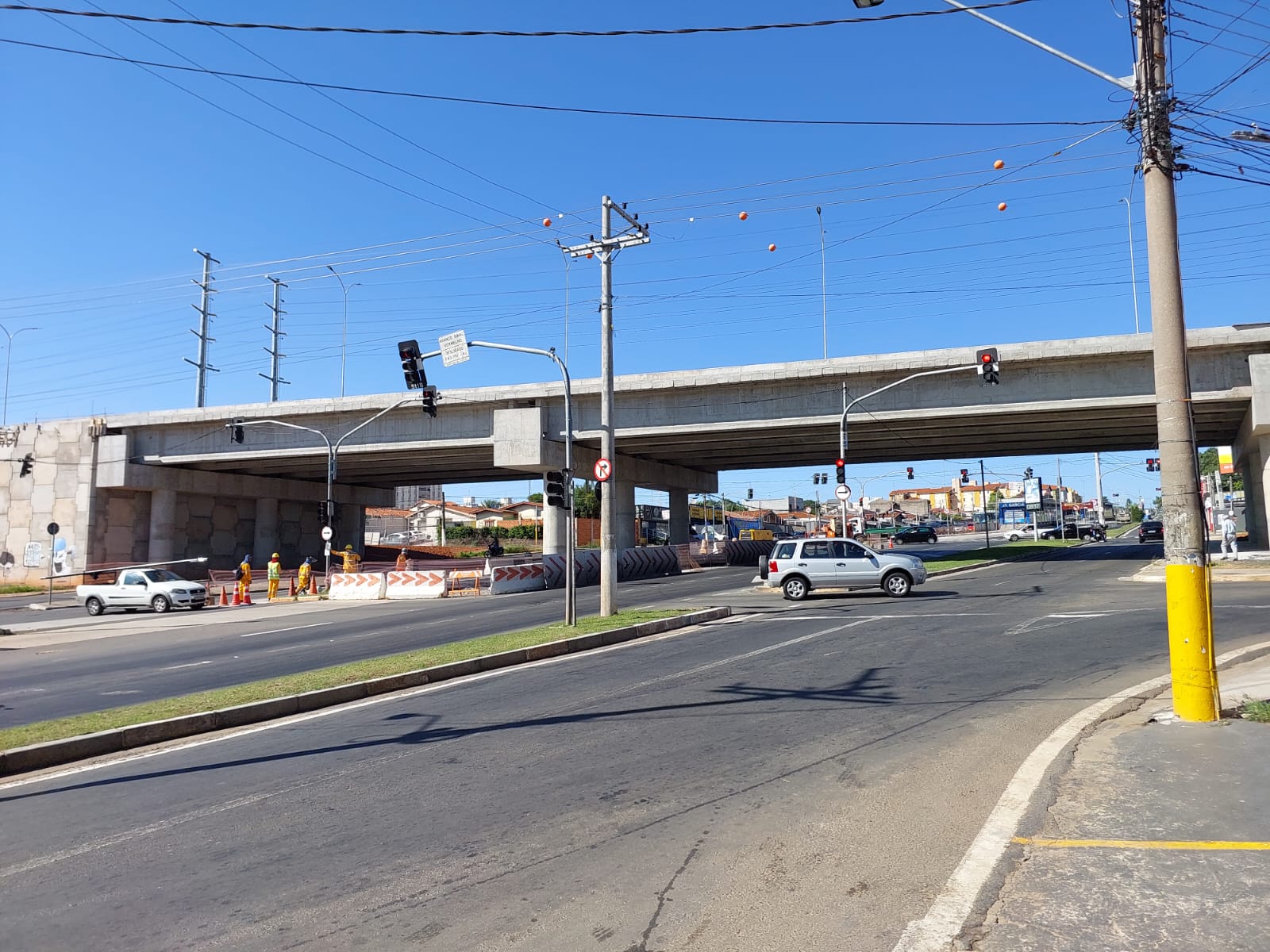 Moradores esperam que novo viaduto na John Boyd melhore trânsito na região