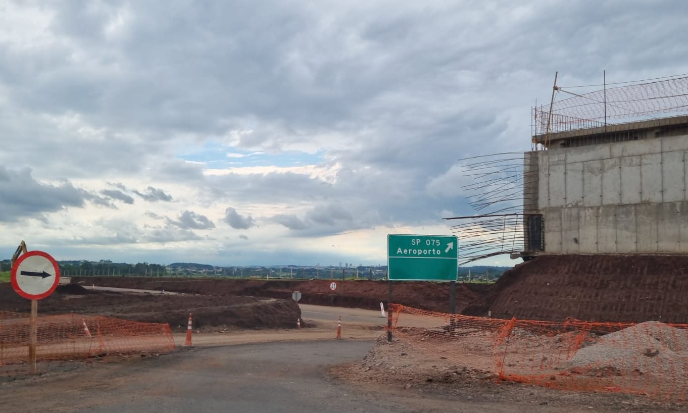 Obra na Miguel Melhado está dentro do prazo, afirma DER; trecho é cenário de assaltos