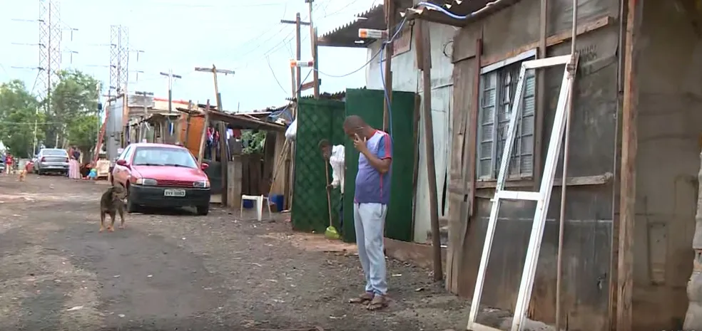 Temporal destrói moradias e obriga 37 famílias a ficarem desabrigadas