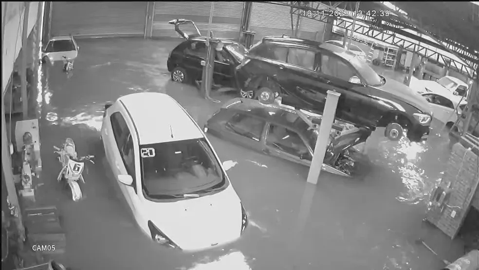 Temporal: muro de clube cai em Limeira; fiação despenca na Anhanguera em Valinhos