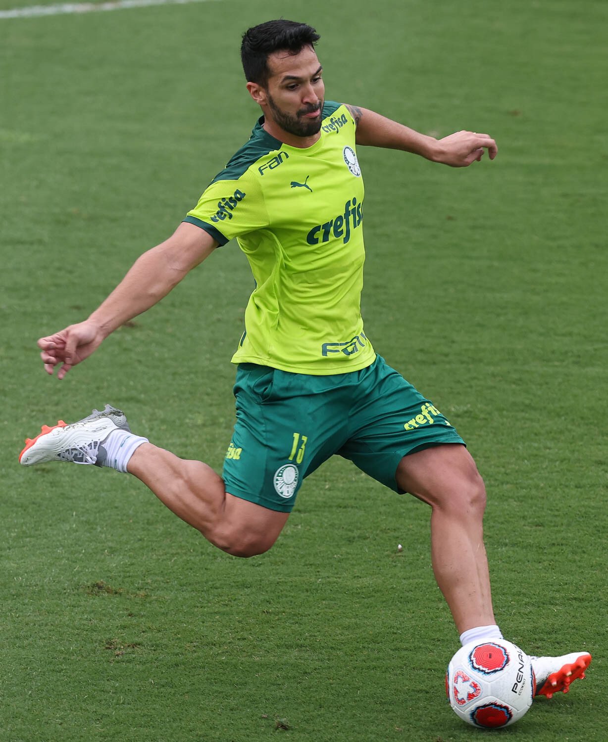 Zagueiro Luan intensifica recuperação e pode reforçar o Palmeiras na reta final do Brasileirão