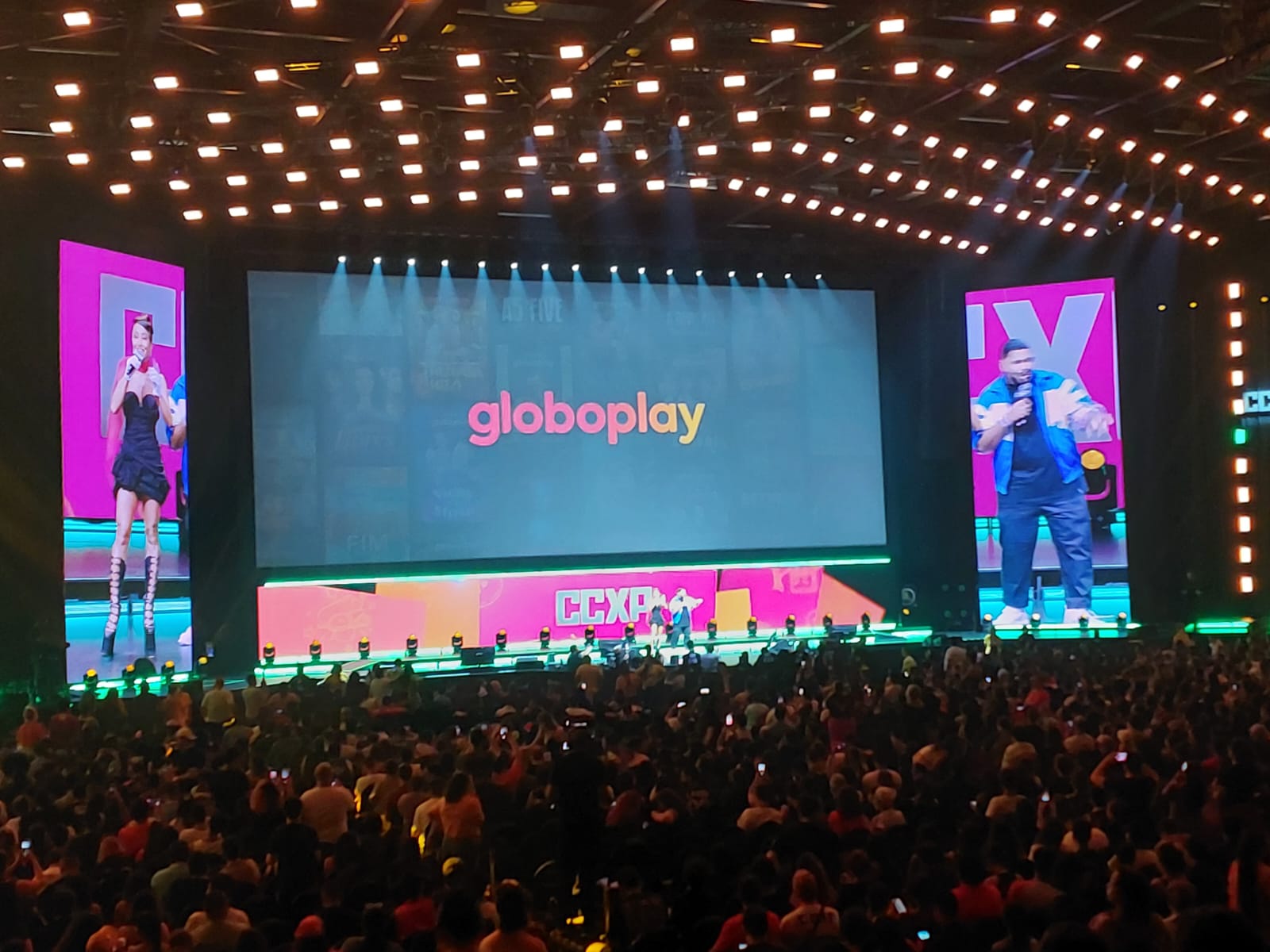 CCXP comemora 10 anos reunindo artistas internacionais e fãs do Brasil inteiro