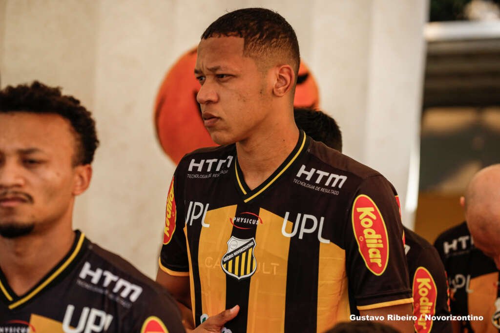 Corinthians acerta com zagueiro Adriano Martins do Novorizontino