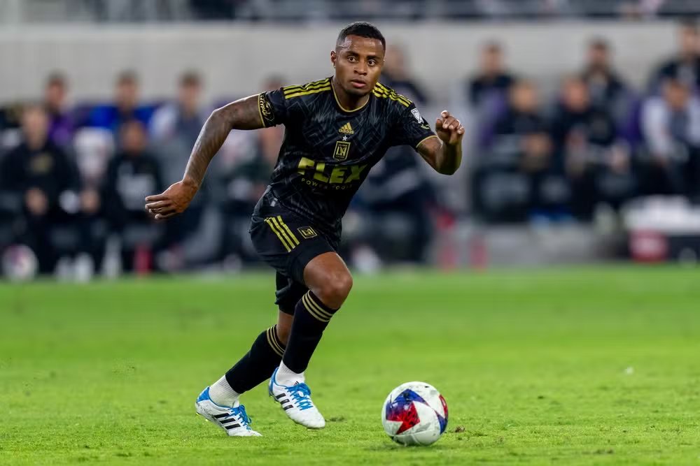 Corinthians deve fechar com lateral-esquerdo equatoriano