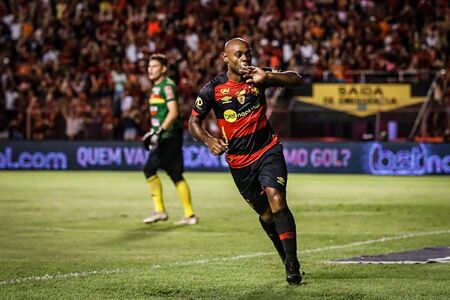 Guarani faz sondagem por Vagner Love, mas esbarra em valores e concorrência