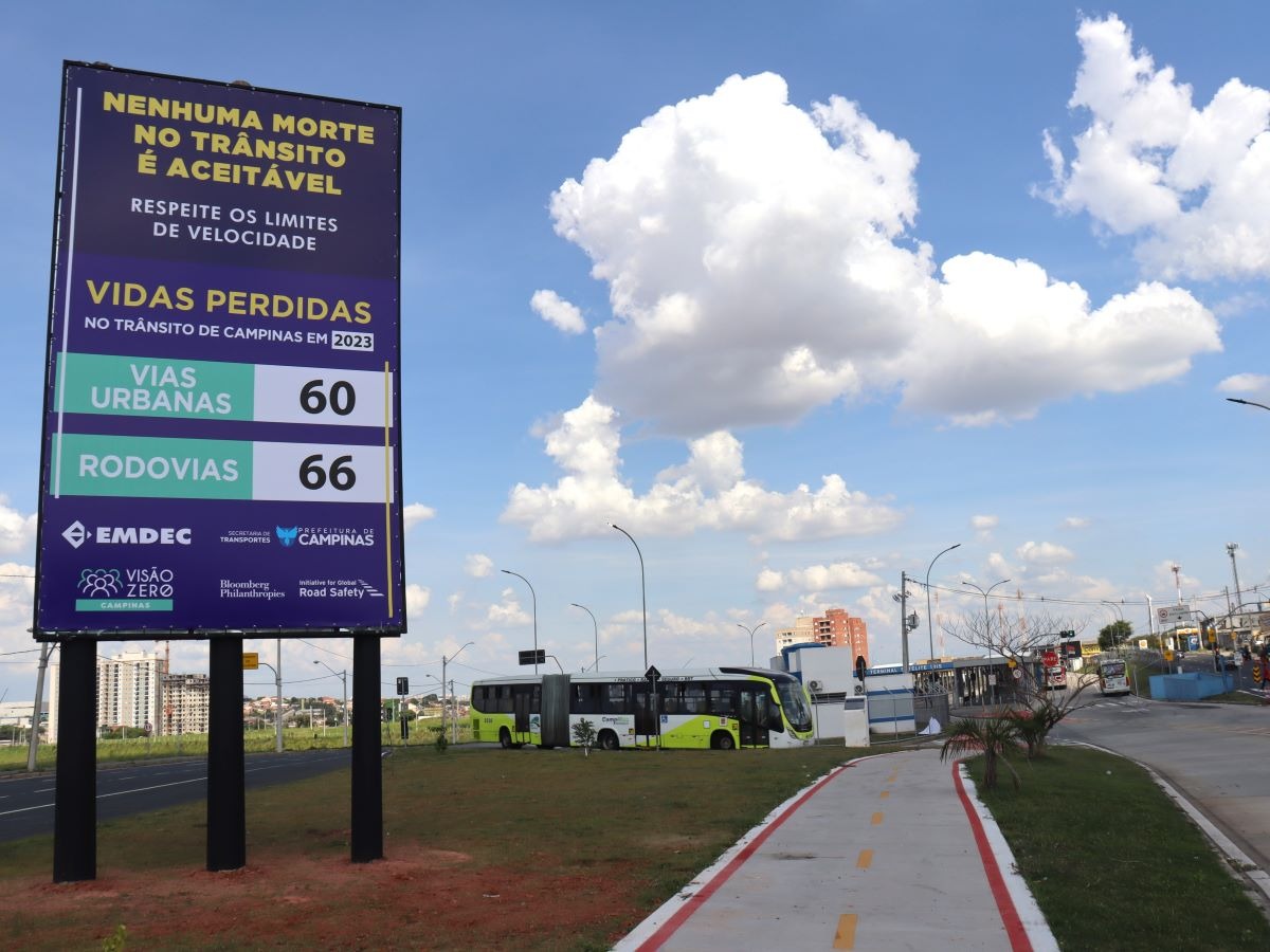 Painel na JB Dunlop divulga número de mortes no trânsito em Campinas 