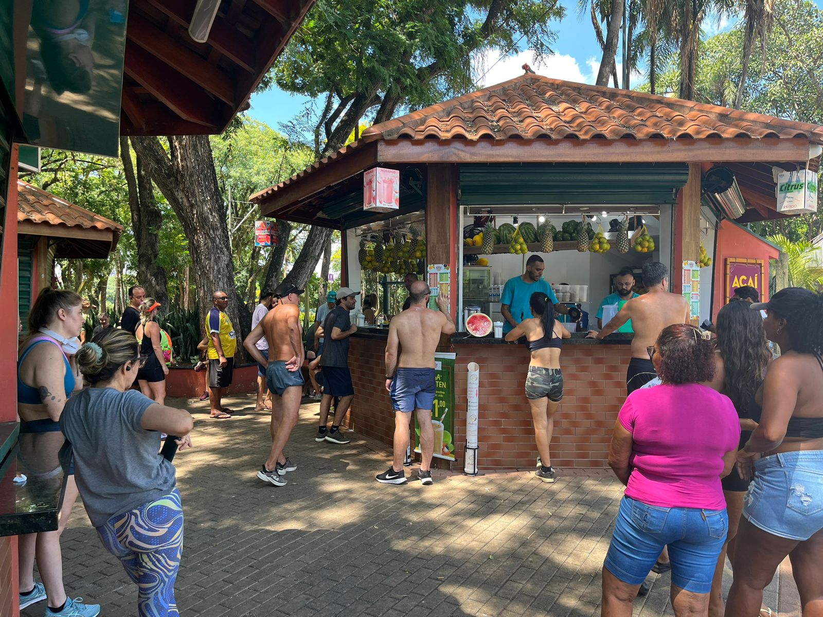 Campineiros aproveitam Natal para caminhar no entorno do Taquaral