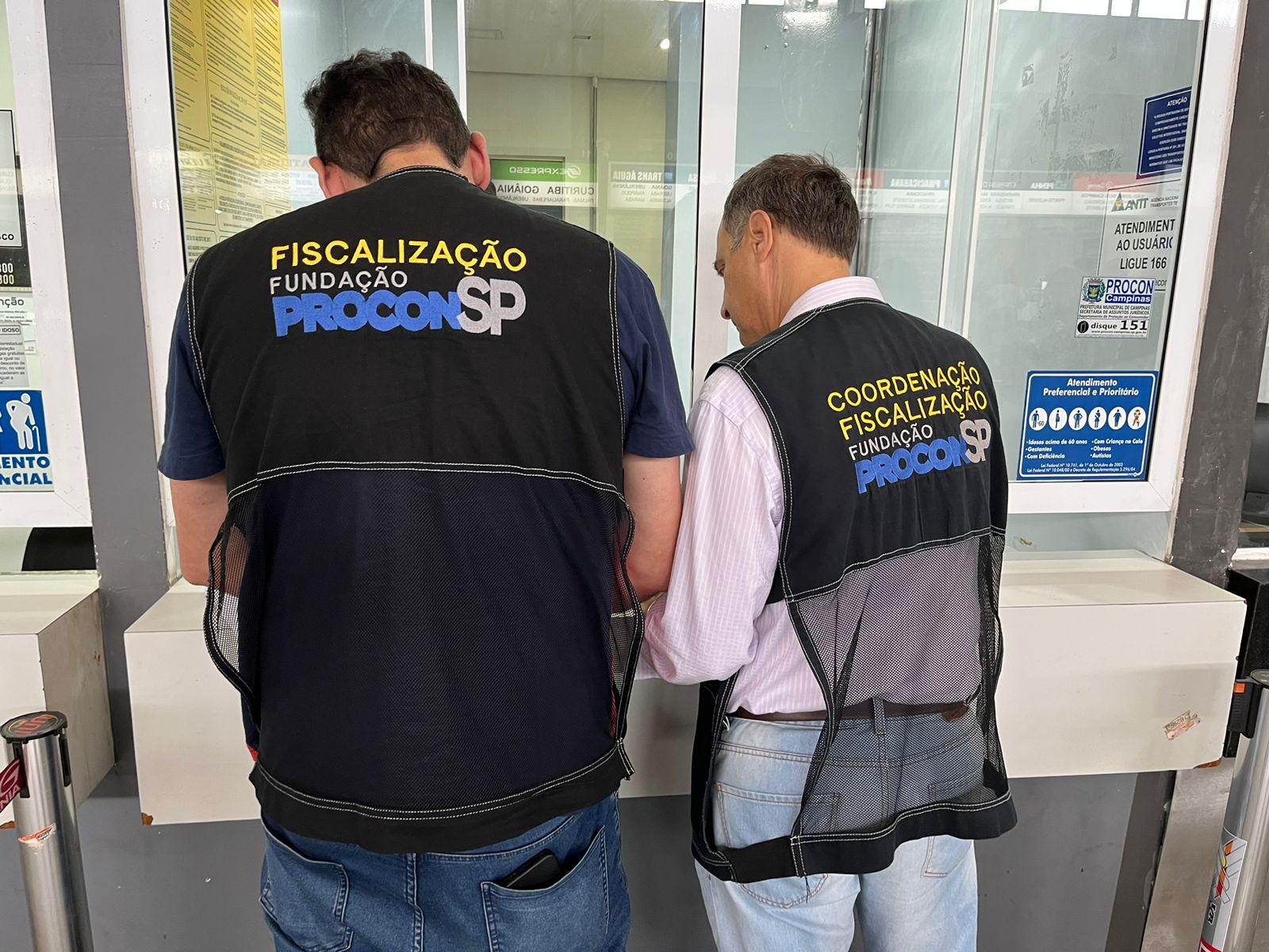 Agentes do Procon fiscalizam Terminal Rodoviário de Campinas