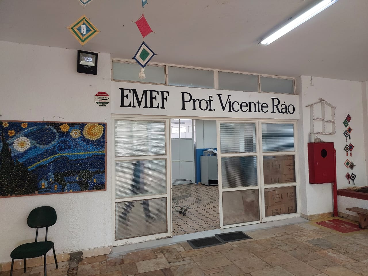 Pais enfrentam problemas para pedir transferência dos filhos em escola de Campinas