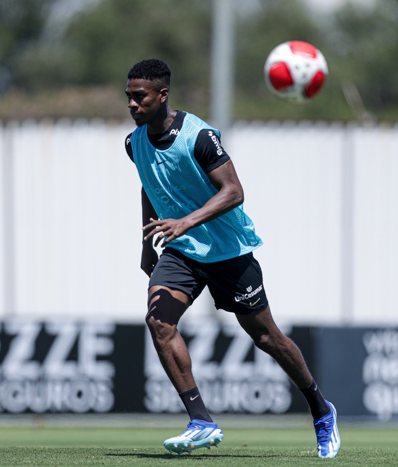 Corinthians confirma contratação de equatoriano Félix Torres