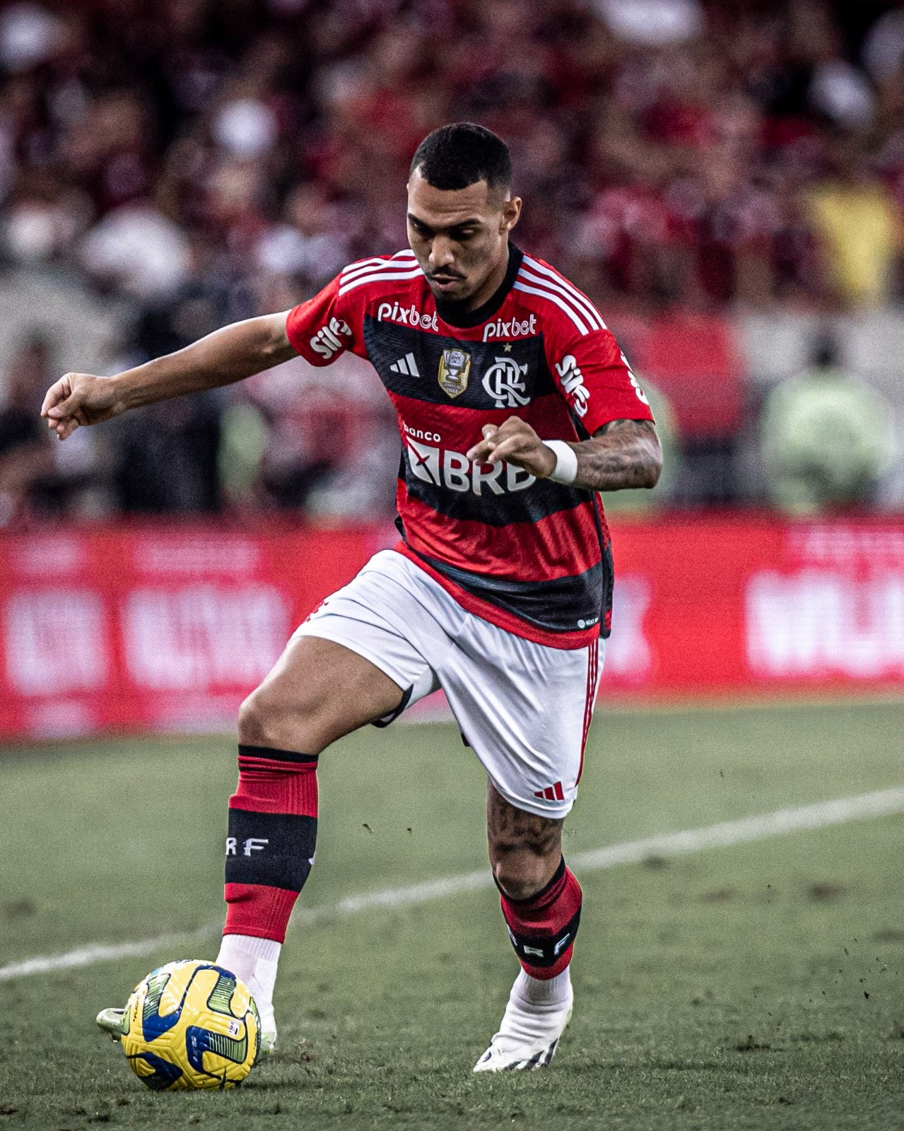 Corinthians está perto de anunciar Matheuzinho do Flamengo