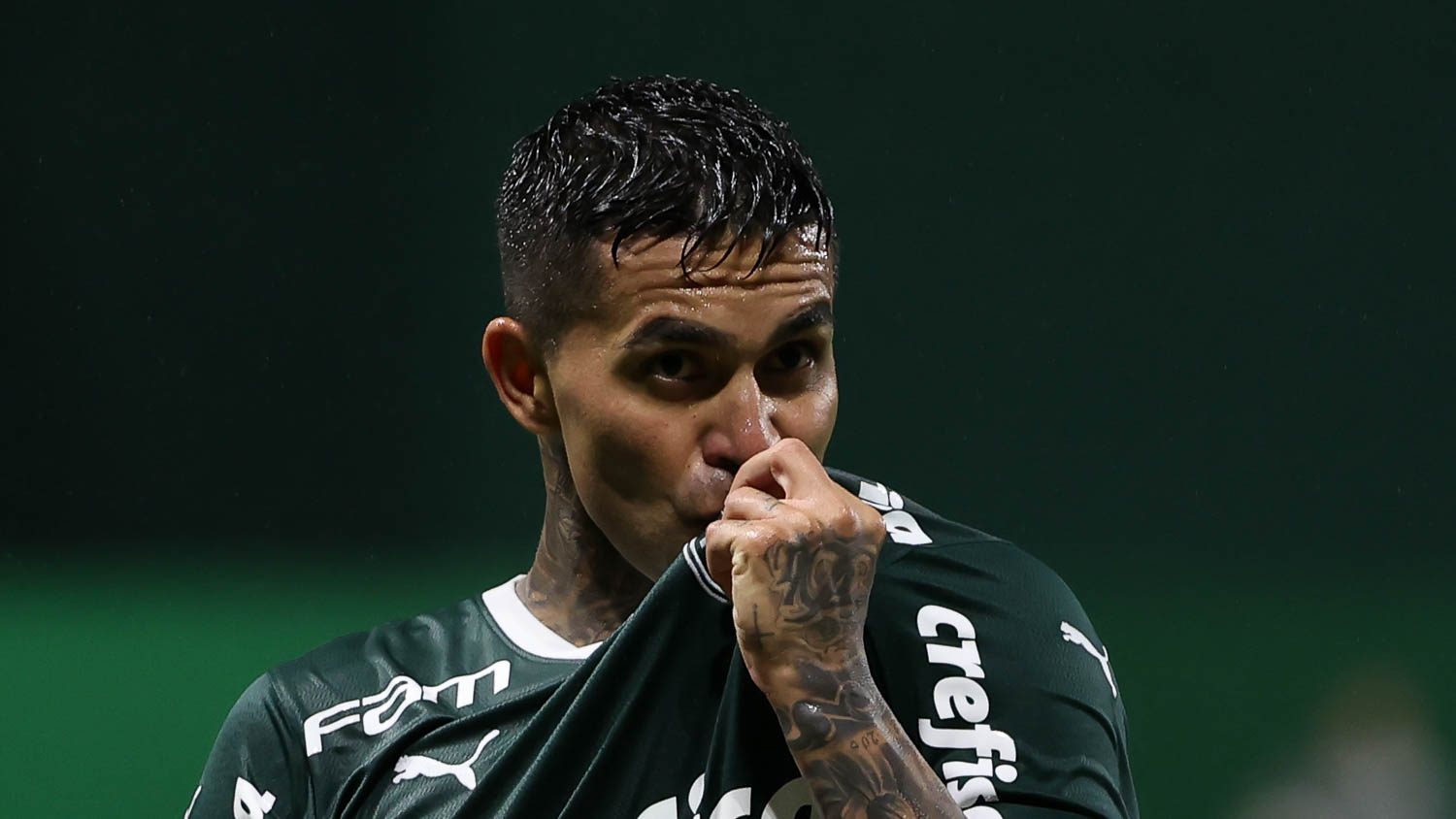 Dudu trabalha fisicamente para tentar antecipar retorno aos gramados