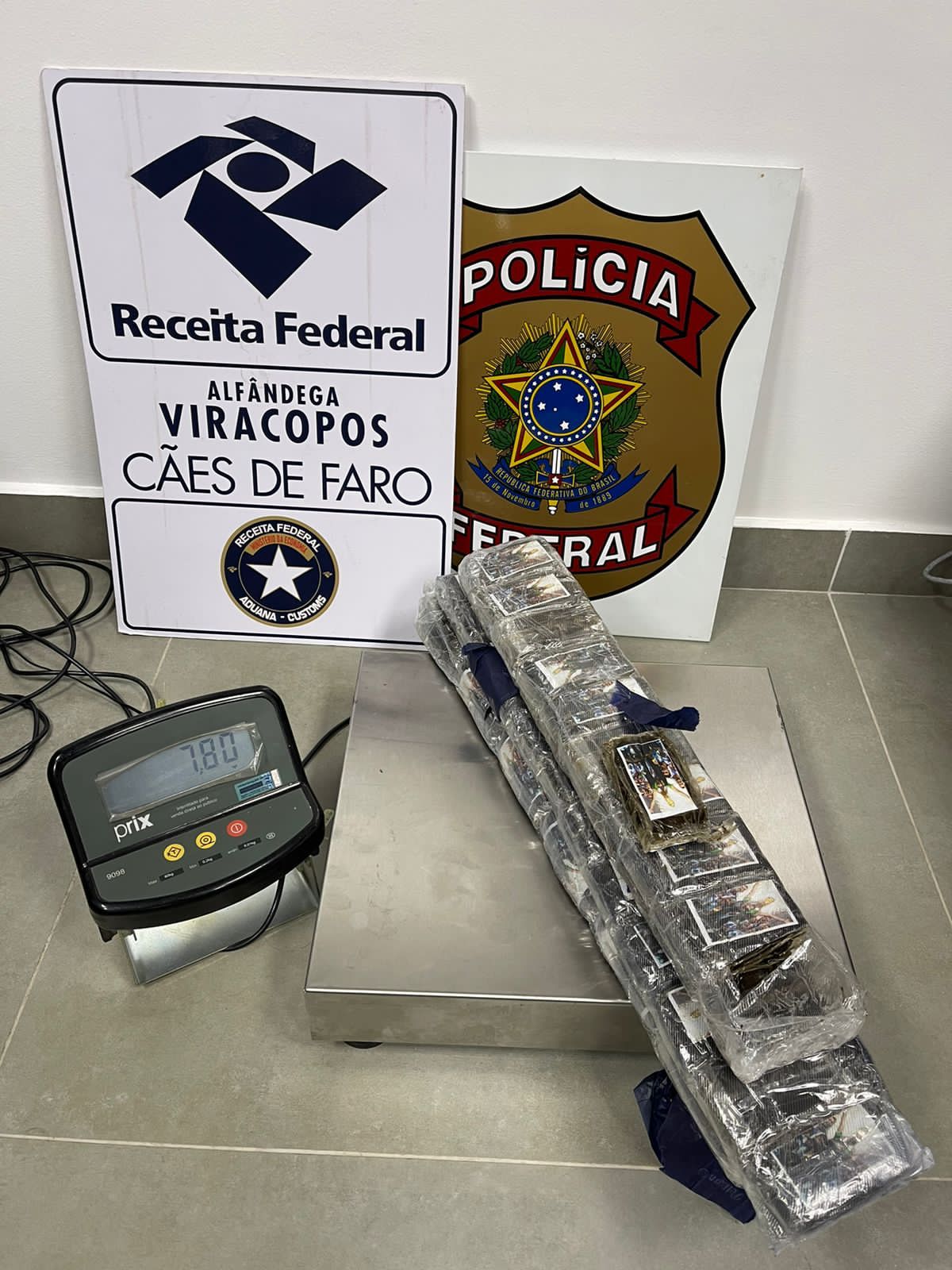 PF prende homem e mulher com haxixe e cocaína em Viracopos