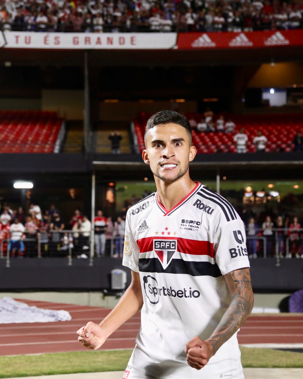 Rodrigo Nestor volta a trabalhar no gramado após cirurgia no São Paulo