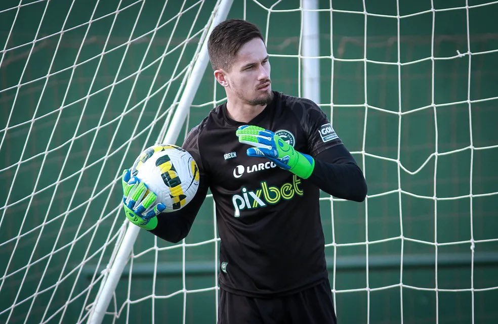Santos desiste de contratar goleiro Tadeu do Goiás