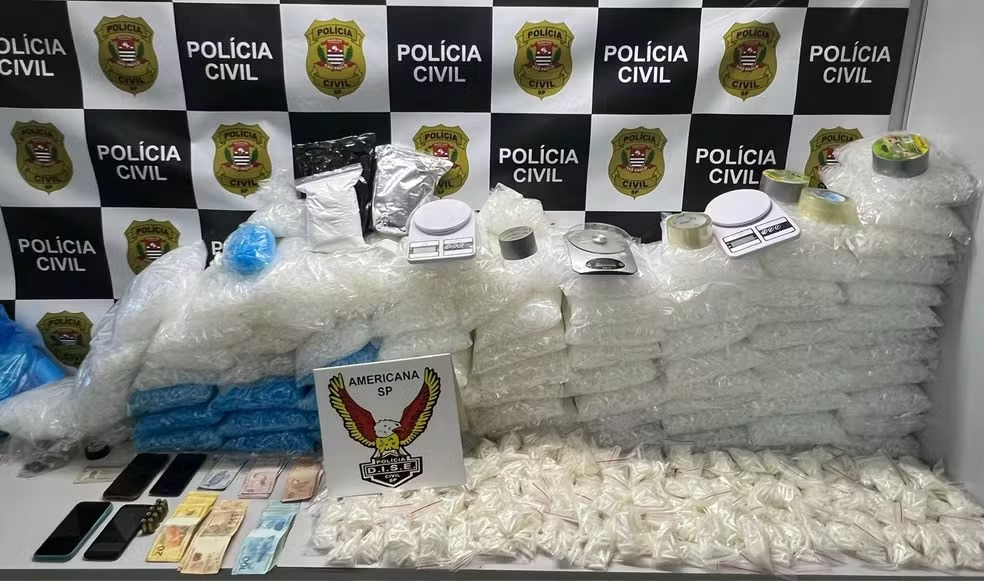 Polícia encontra droga escondida em galinheiro, em Santa Bárbara D’Oeste