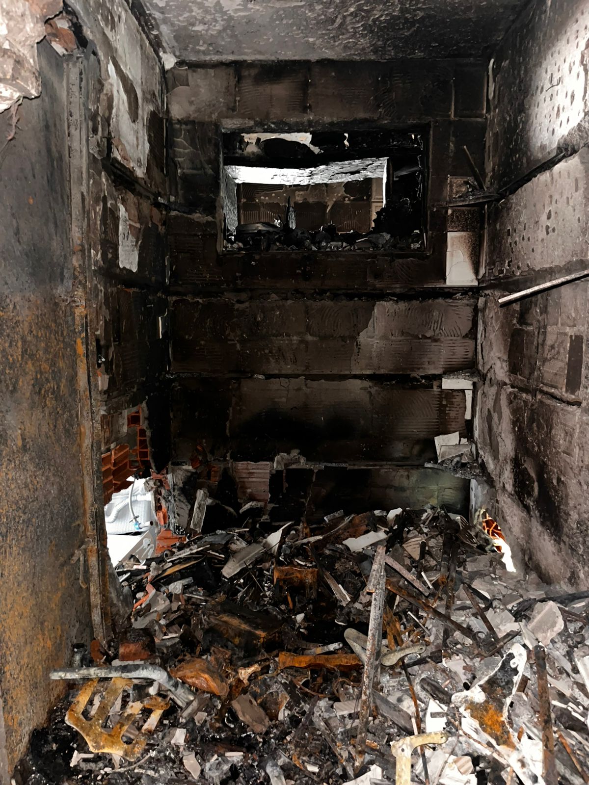 Bombeiros e Defesa Civil devem voltar nesta segunda a prédio que explodiu