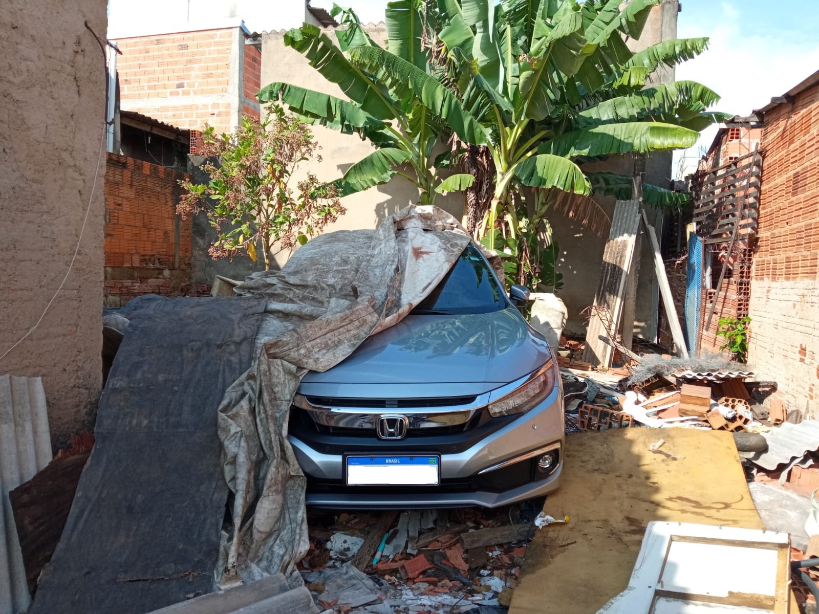 Carro roubado de loja é localizado no bairro Monte Cristo