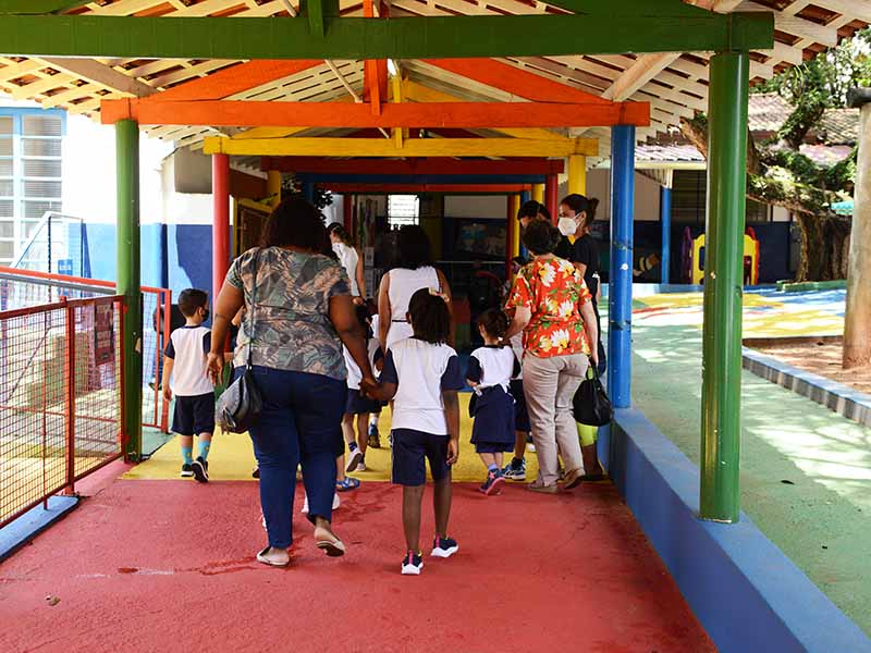 Escolas municipais ampliam debates sobre educação antirracista