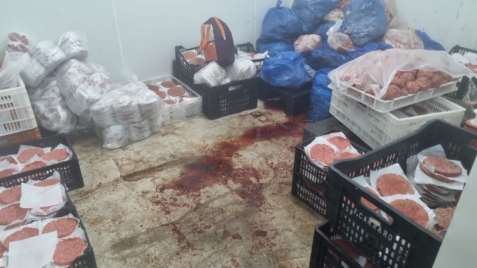 Frigorífico clandestino distribuía carnes para restaurantes da região 