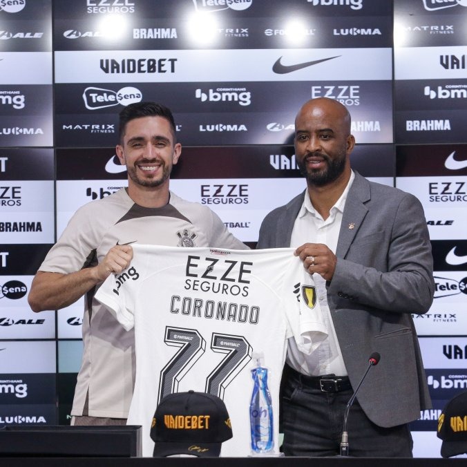 Meia Igor Coronado chega ao Corinthians e terá cuidado especial na parte física