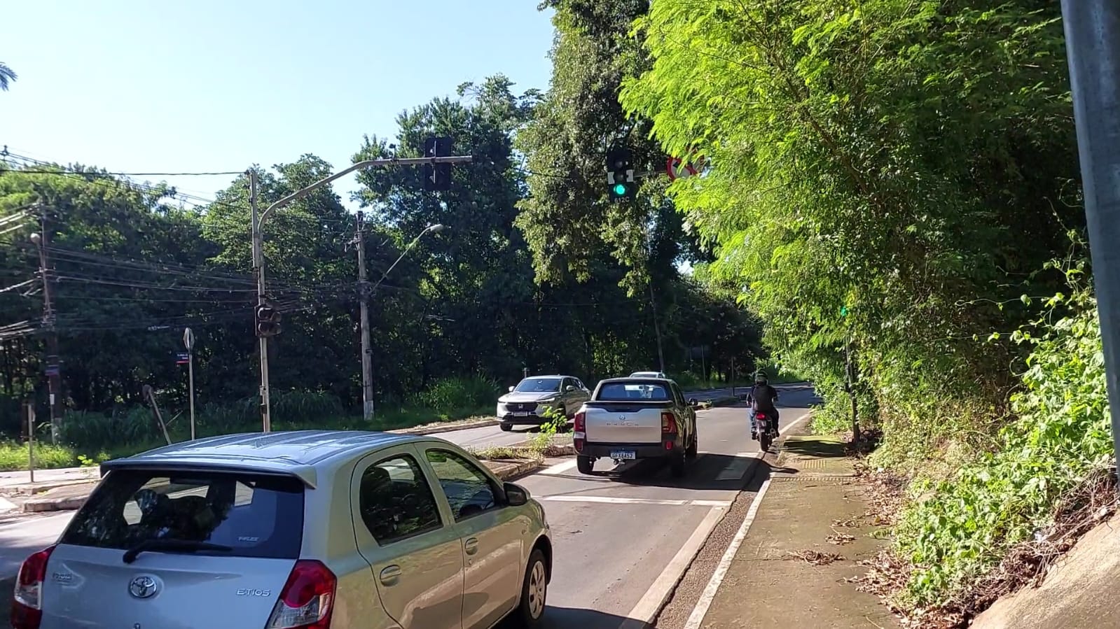 Motoristas reclamam de semáforo na Estrada da Rhodia