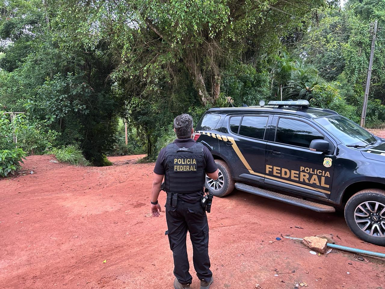 PF prende homem em Atibaia com material pornográfico infantil