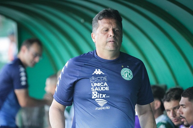 Técnico Claudinei Oliveira não confirma manutenção do esquema com três zagueiros no Guarani