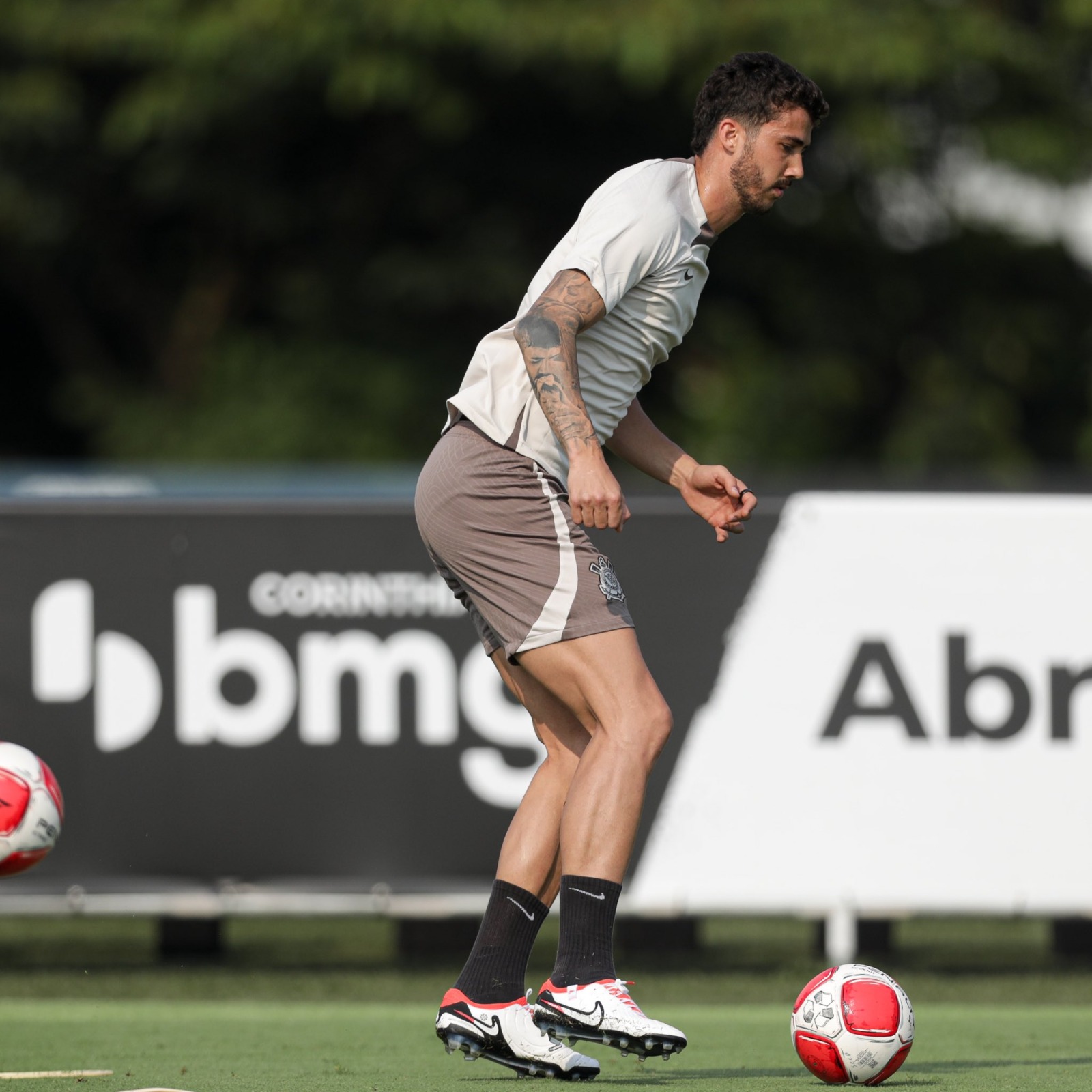 Zagueiro Gustavo Henrique está perto de estrear no Corinthians