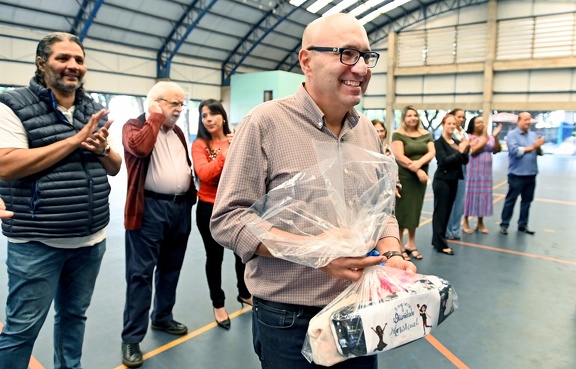 Alunas da rede municipal vão receber absorventes mensalmente