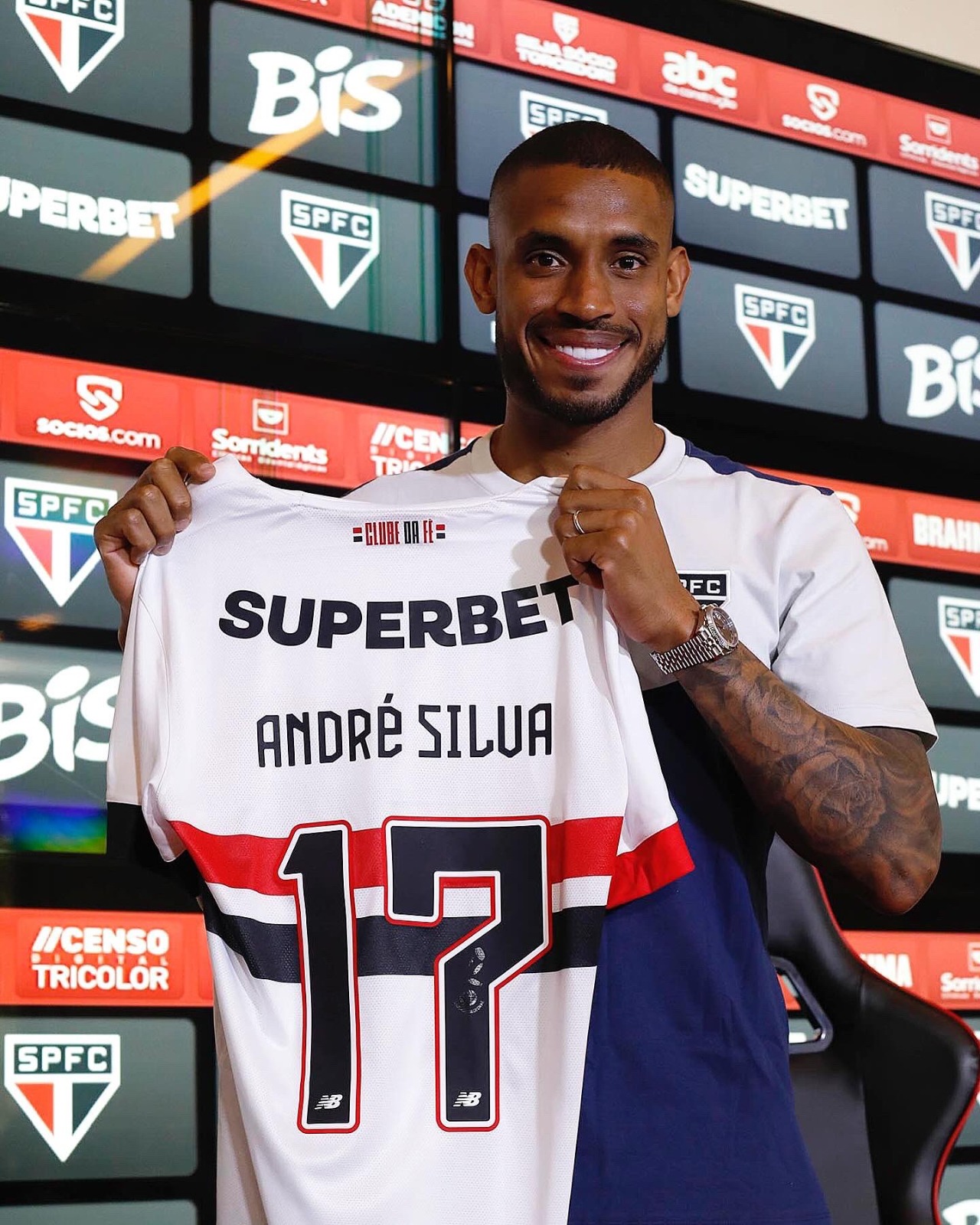 André Silva é apresentado no São Paulo e não economiza nos elogios ao elenco