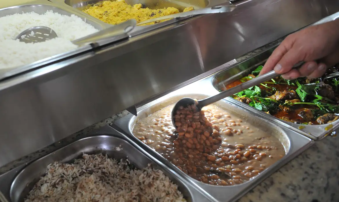 Preço do arroz e do feijão sobe mais de 30% em 2024