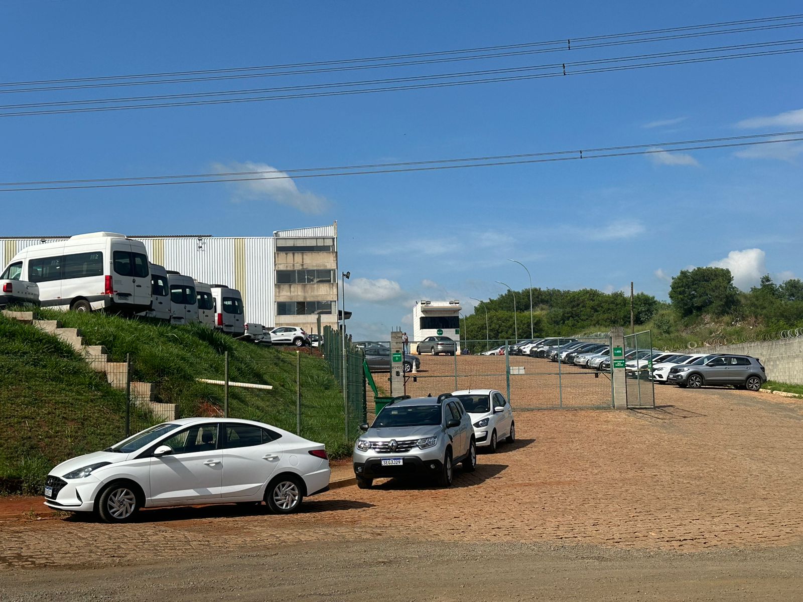 Três carros furtados de pátio de locadora em Nova Odessa são localizados em Jundiaí